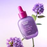 بافت eqqualberry bakuchiol plumping serum روی پوست